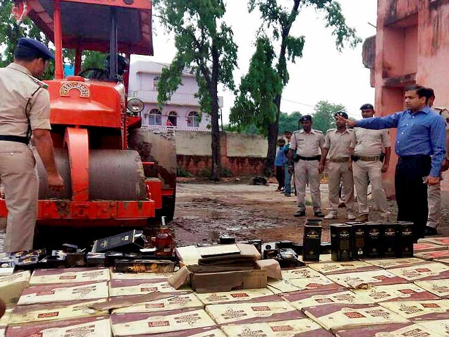 The Prohibition enforced in Bihar does not seem to be working as well as expected, owing to corruption from cops and the location of the state itself.