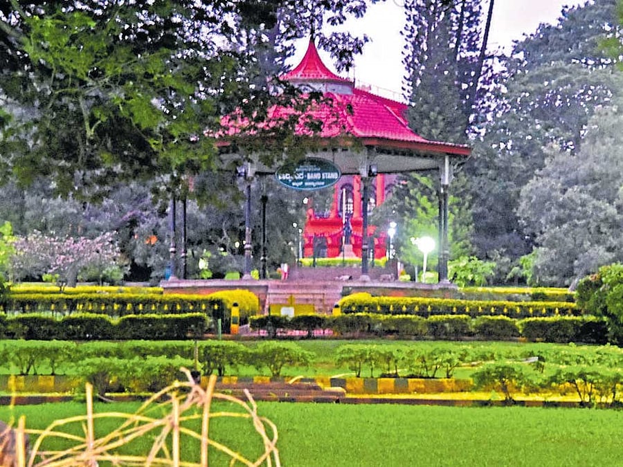 The Tourism Department's suggestion to open up parks like Cubbon Park and Lalbagh Botanical Garden till midnight has evoked mixed reactions. DH PHOTO BY S&#8200;K Dinesh