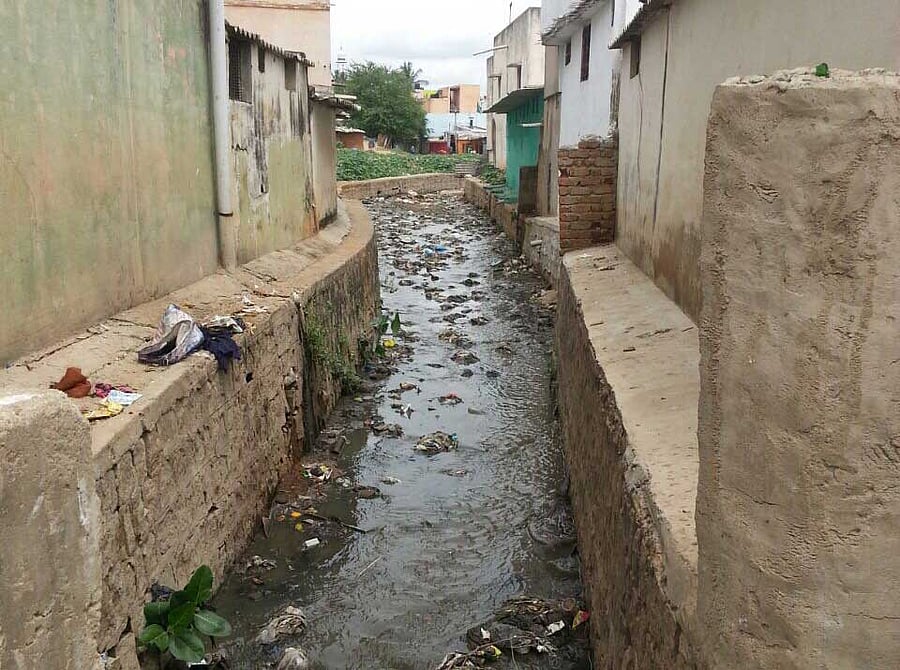 BBMP's slow pace of work has drawn angry reaction from residents whose houses were razed without any prior notice at Avani Sringerinagar. DH file photo