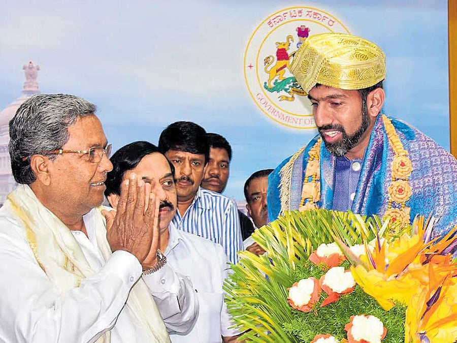 honoured: Chief Minister Siddaramaiah (left) felicitates  Rohan Bopanna in Bengaluru on Tuesday. dh photo