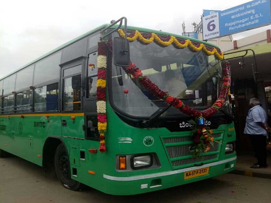 At the launch function, Smart cards were distributed to over 4 lakh school and college students and by the end of November, these cards will be made available the commuters in the city. There will be an annual fee of Rs 25. The commuters can recharge from Rs 5 to Rs 10,000. The chief minister also launched hi-tech buses including Premium segment AC buses, Tata BS-IV, Eicher and Tata mini buses. Picture courtesy Twitter