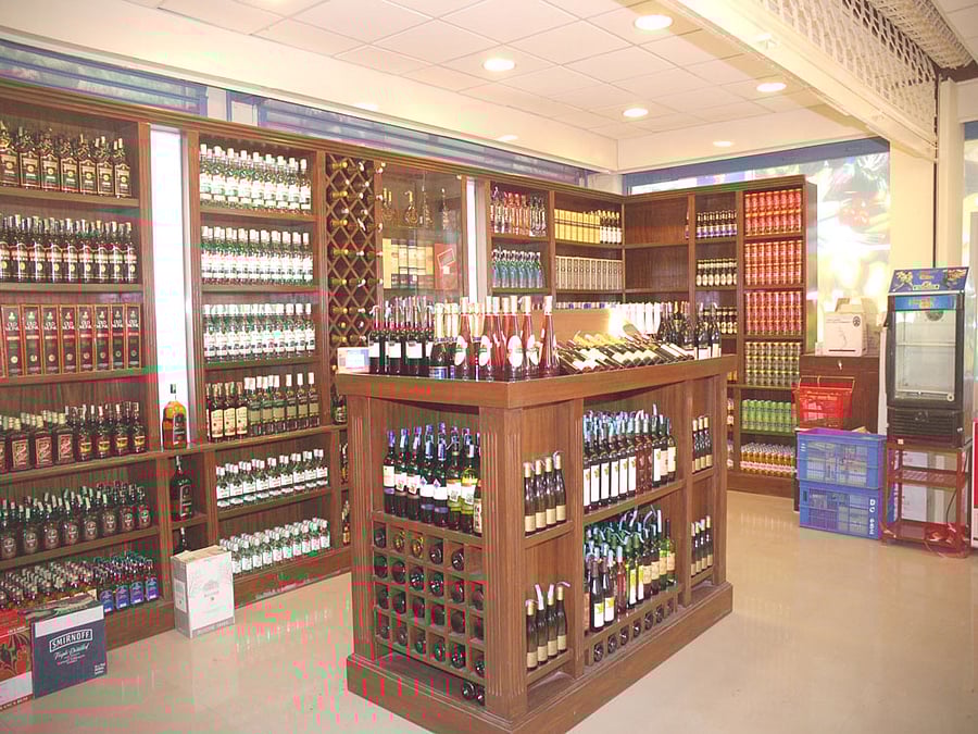 On December 15, the apex court ordered shutting of all liquor vends within the 500-metre vicinity of the state and national highways. It came into effect from April 1. DH File Photo