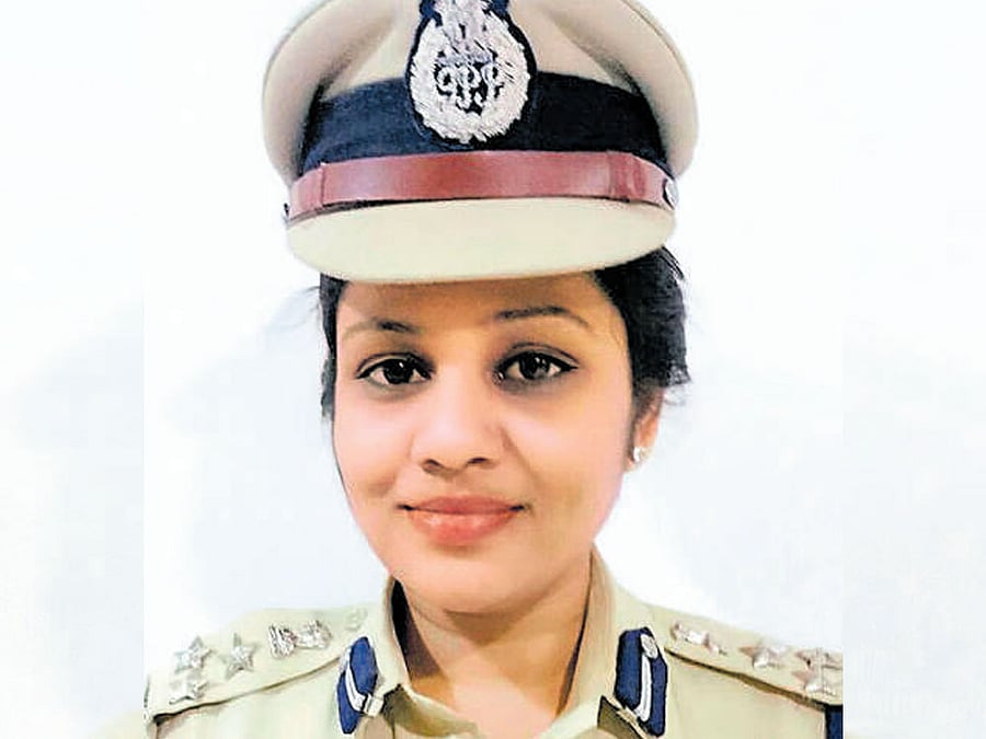 A day after Chief Minister Siddaramaiah warned DIG (Prisons) D Roopa over a fracas with her boss, she marched into Parappana Agrahara jail for an inspection. File photo