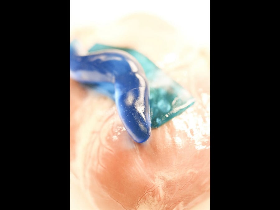 A new, flexible adhesive material inspired by the glue secreted by slugs adheres to biological tissues (even when wet) without causing toxicity, and can be formed into either sheets (teal blue) or custom shapes (dark blue). Credit: Wyss Institute at Harvard University