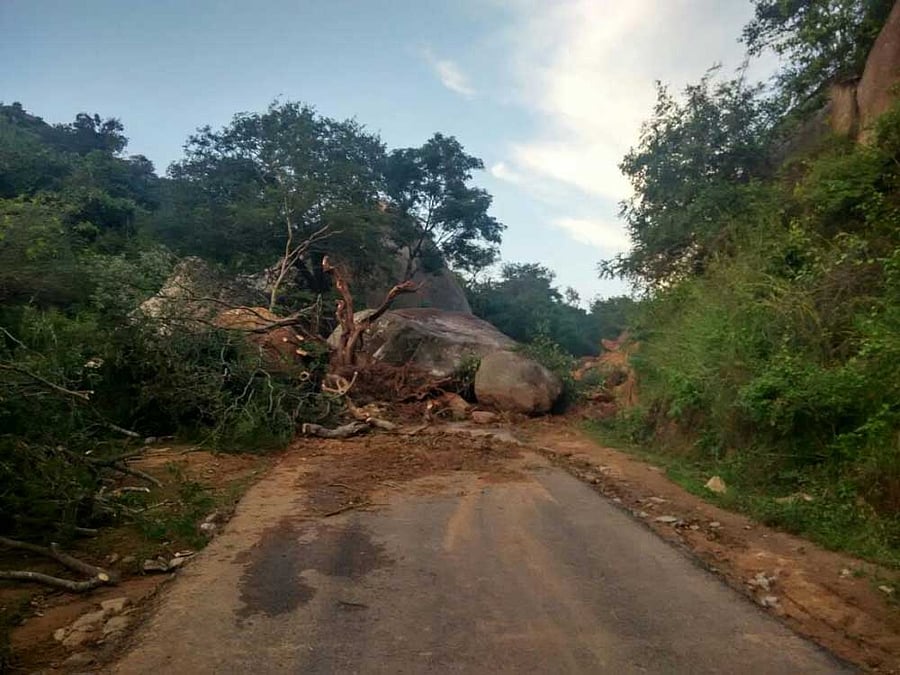 The boulders which rolled off a hillock near Namada Chilume on the Tumakuru-Devarayanadurga Road on Monday night. dh photo