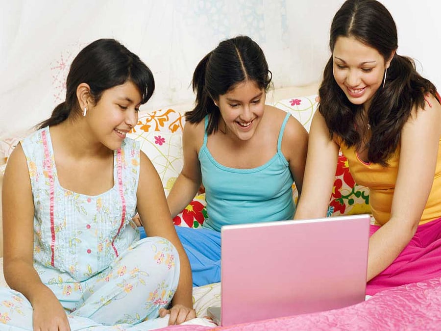 offers galore Online sales are attracting many netizens during the festive season.