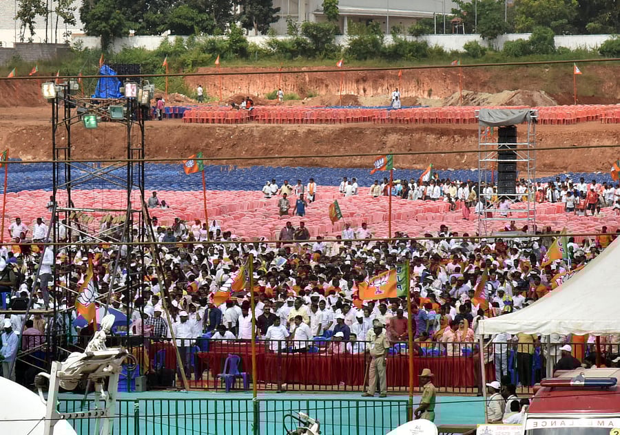 People seen at the BJP Parivarthana Yatra at Bangalore International Exhibition Centre (BIEC) in Bengaluru on Thursday. Photo by Janardhan B K