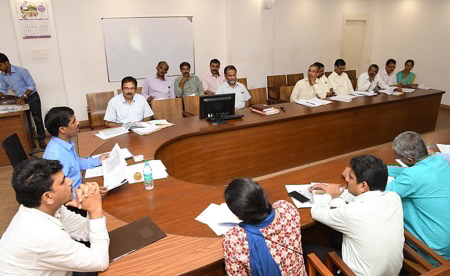 'Voter enrollment for graduate, teacher constituencies poor'