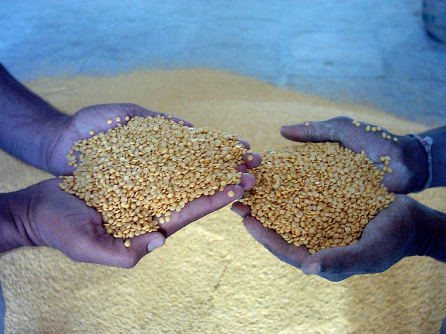 The incident occurred near Rupaspur village when a truck bearing a West Bengal registration number was on its way to Kolkata from Patna.