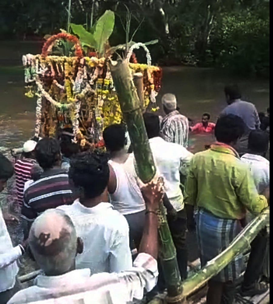 Residents of Mamballi, in Yalandur taluk, crossed the Suvarnavathi River, with a body on their shoulders to reach the burial ground on the other side of the river, recently.