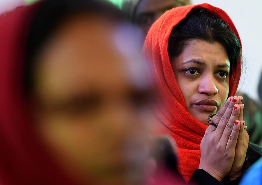 On Christmas, people pray for peace in Kashmir