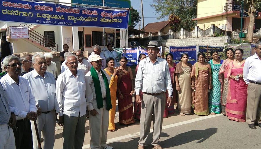 Agitators conduct a meet in Gonikoppa to urge to provide taluk status to Ponnampet.