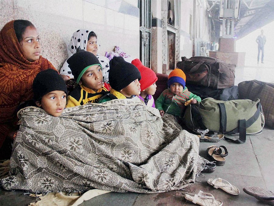 With the mercury plummeting to 6 degrees Celsius at some places, Uttar Pradesh continued to be in the grip of a severe cold wave on Thursday. PTI file photo