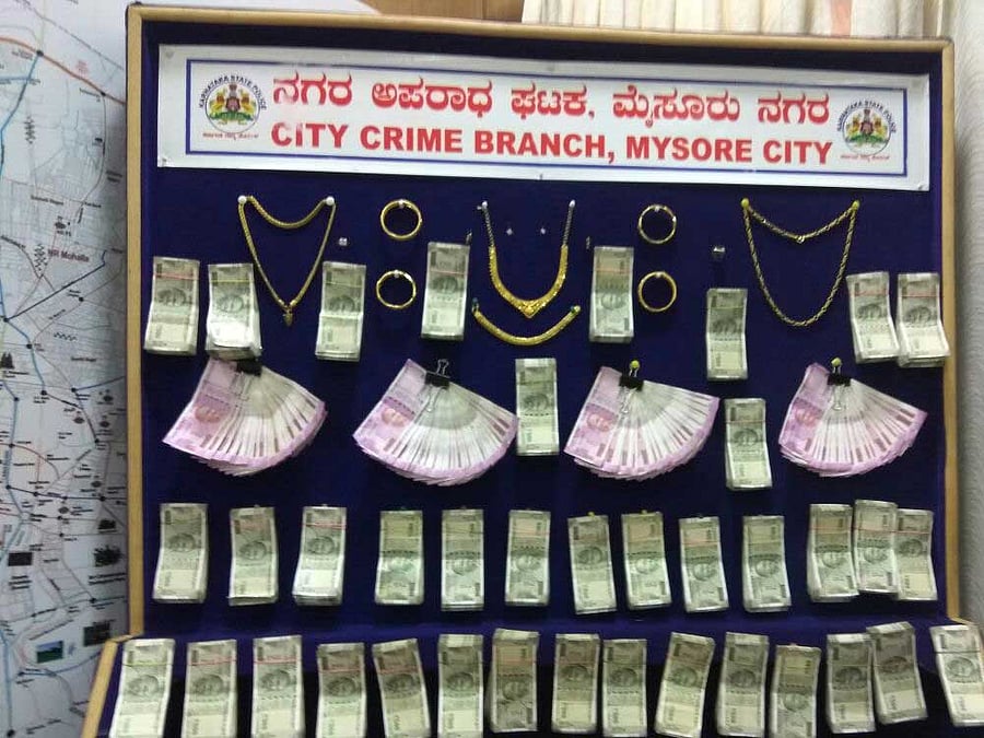 The Central Crime Branch police raided and recovered Rs 23 lakh worth cash and Rs 6 lakh worth gold ornaments from the house of a copper merchant  who had stolen cash and gold jewelry, here in Mysuru. DH file photo