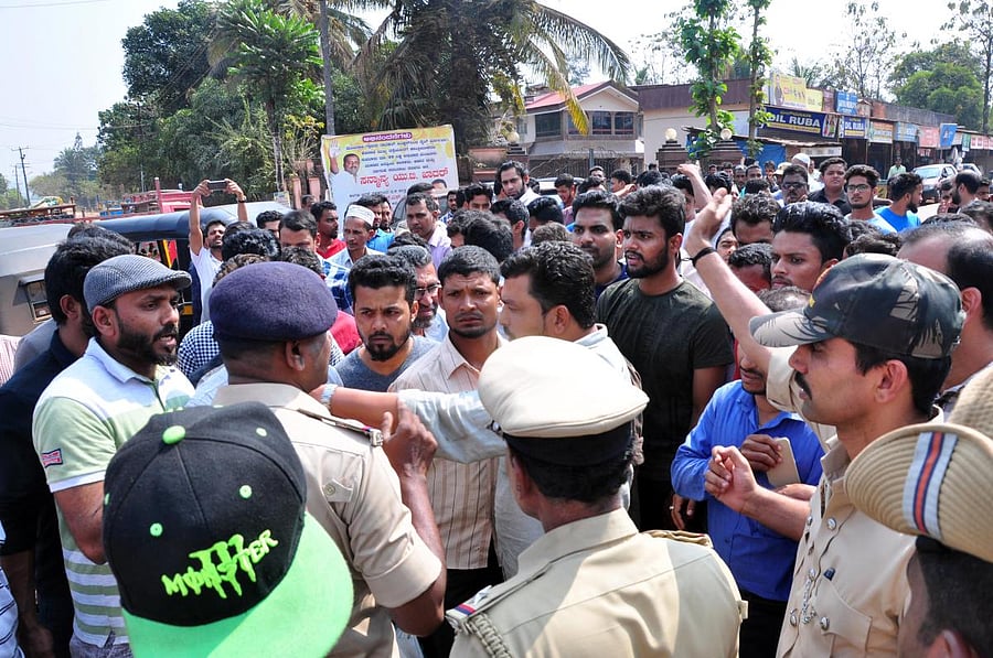 They withdrew the protest after assurance of stern action against suspects by the police. DH photo