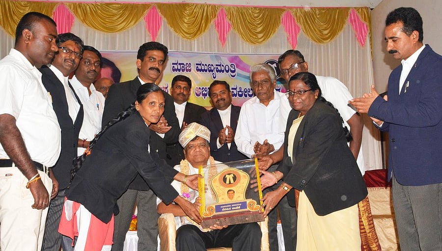 Leader of Opposition in Legislative Assembly Jagadish Shettar being felicitated by advocates, in Hubballi on Thursday.