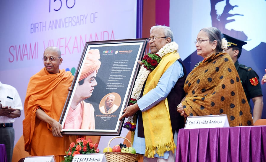 Ramakrishna Mutt, Mangaluru President Swami Jithakamanandaji felicitates Nagaland Governor P B Acharya during the inaugural function of the youth convention 'Yuva Sammelana' at the mutt premises on Saturday. P B Acharya's spouse Kavitha Acharya looks on. DH Photo