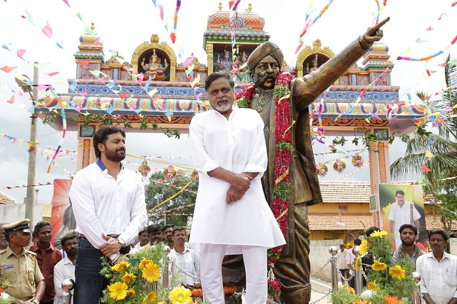 Actor Ambareeshmakes a guest appearance in Rajasimha.