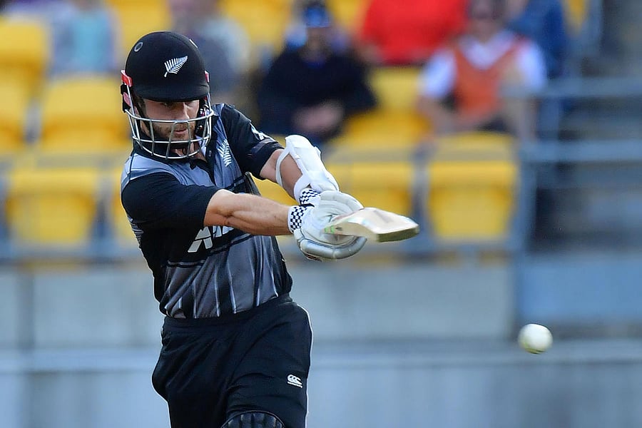 Kiwis stay alive with narrow victory