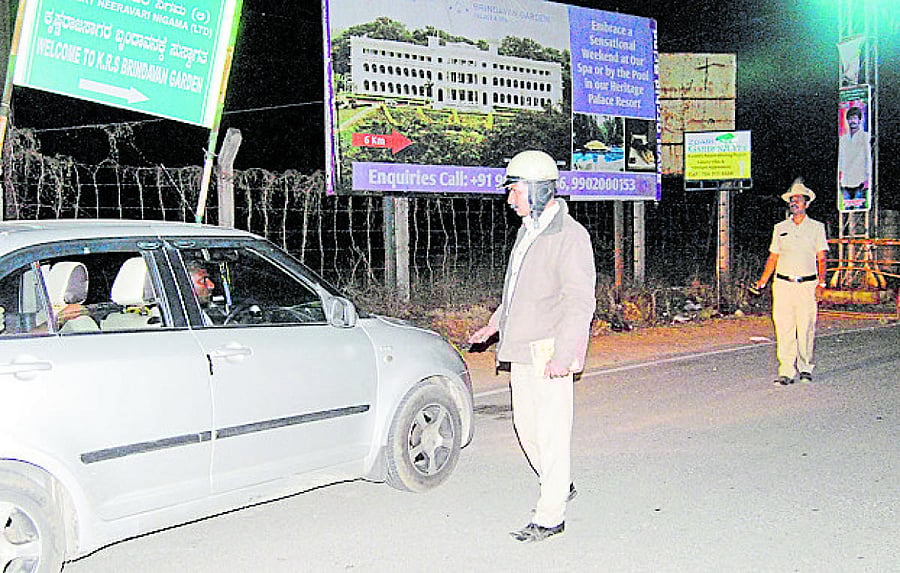 Police check a Tamil Nadu vehicle at Krishnaraja Sagar dam, where security has been tightened. DH photo