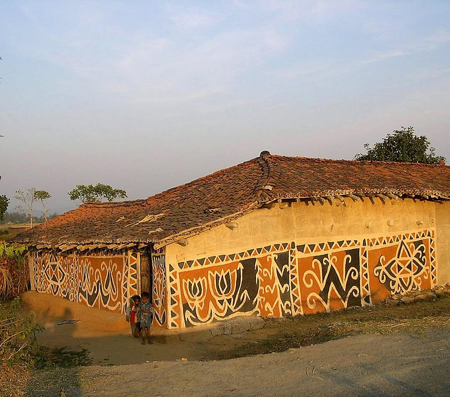 Traditionally, 'sohrai' paintings are linked to the winter harvest of crops in Jharkhand.