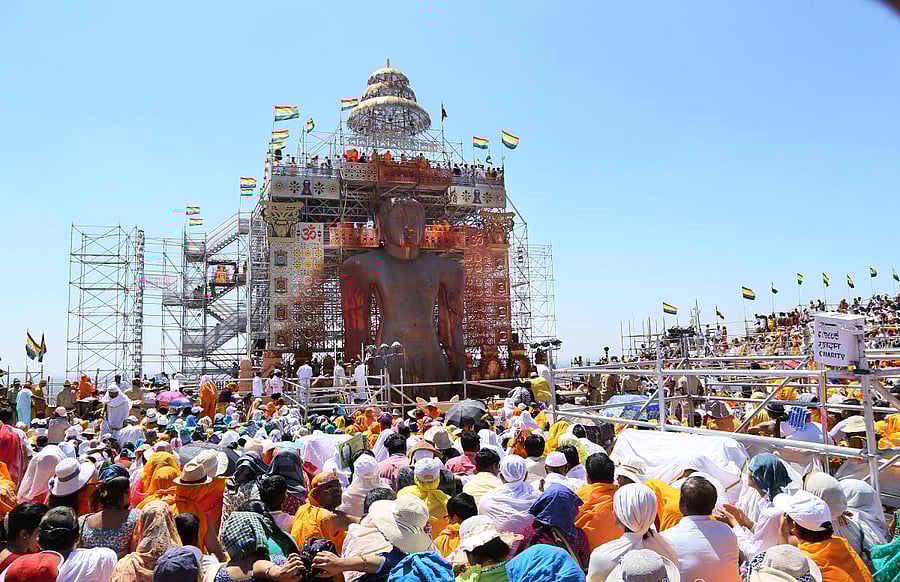 Hundreds witnessed the last day ceremony of the Mahamastakabhisheka at Vindhyagiri, Shravanabelagola, on Sunday. dh photo