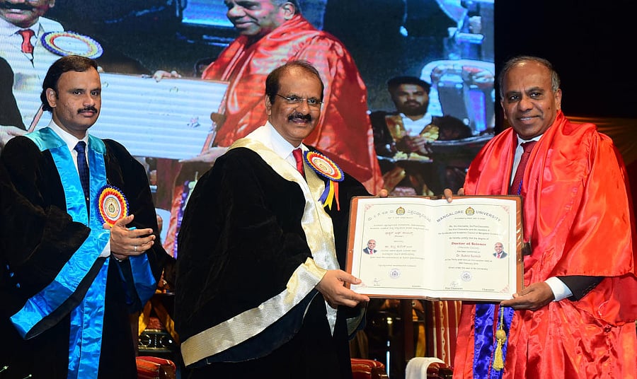 Mangalore University vice chancellor Prof K Byrappa confers an honorary doctorate (honoris causa) on Nanyang Technological University, Singapore, president Prof Subra Suresh (right), at the 36th convocation of the university on Monday.