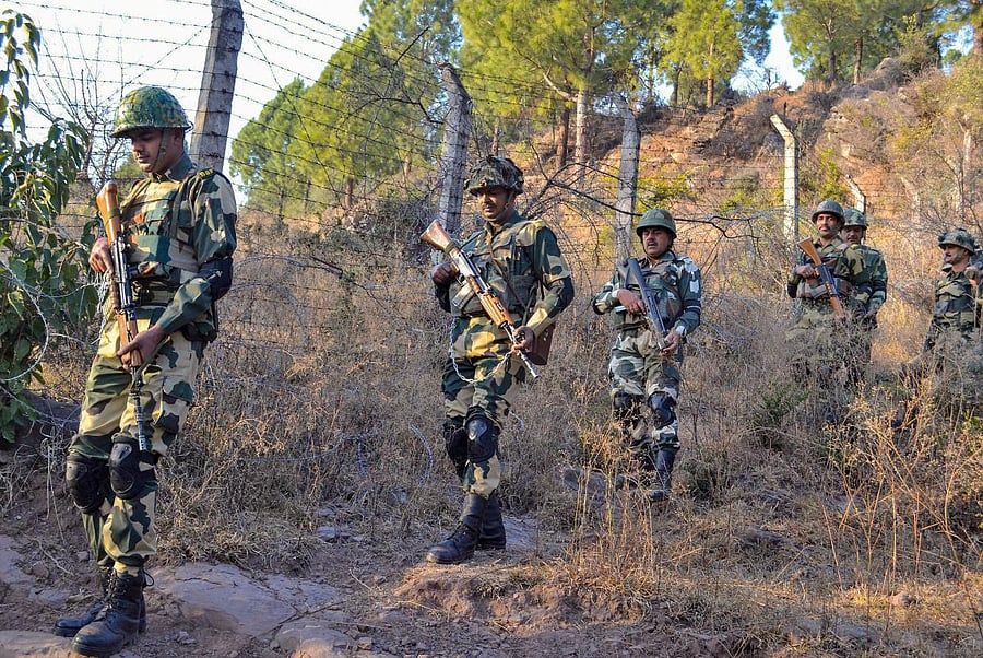 Pak resorts to late night shelling across LoC in Poonch