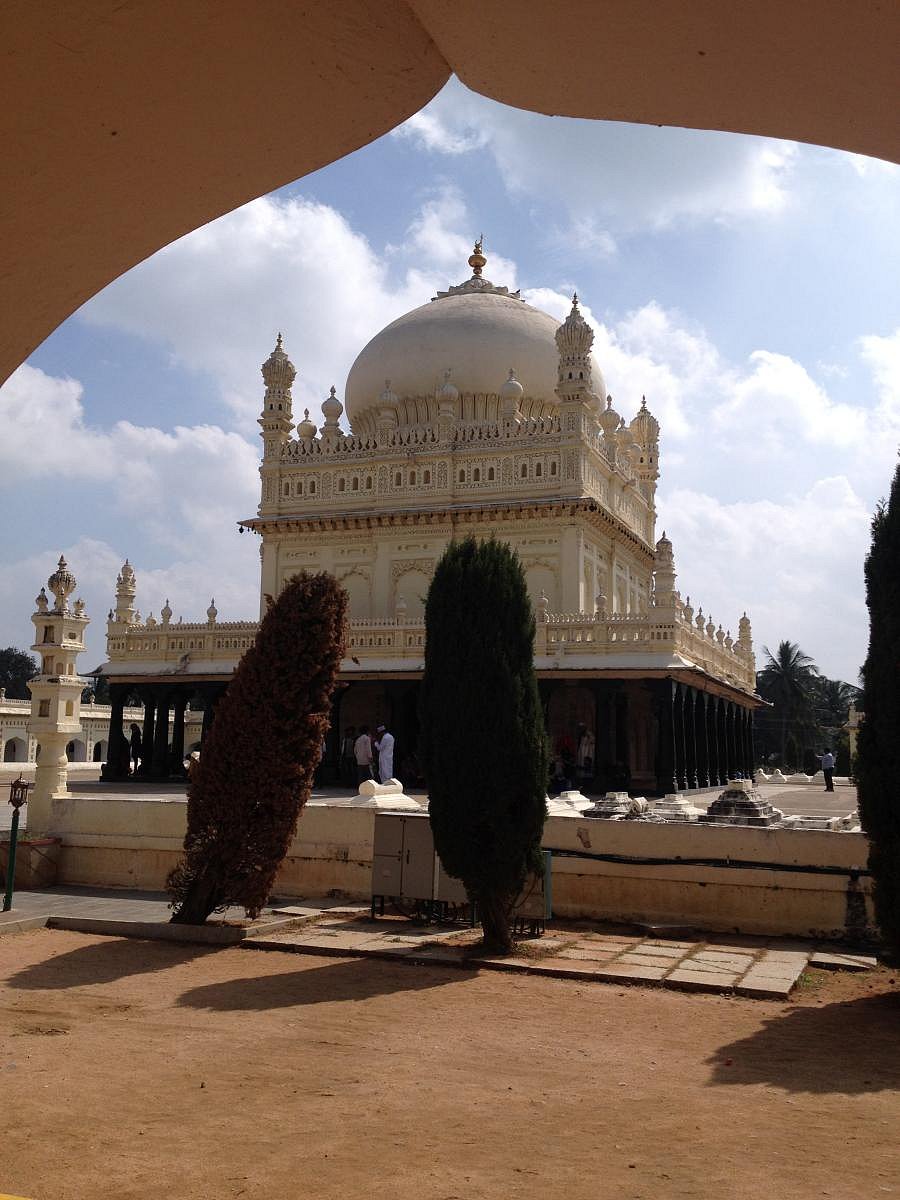 A view of the Gumbaz in Srirangapatna.