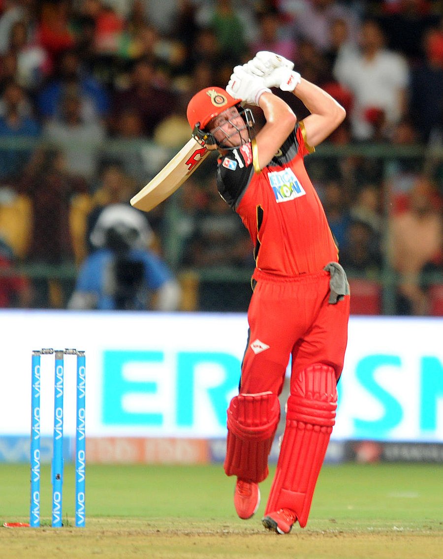 A B de Villiers smashes one to the fence. DH Photo/ Srikanta Sharma R