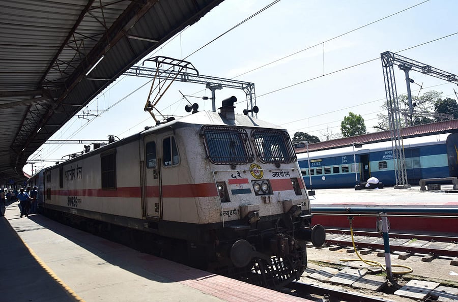 However, a mishap was averted and nobody was hurt as the incident was detected immediately and the railway officials acted quickly.