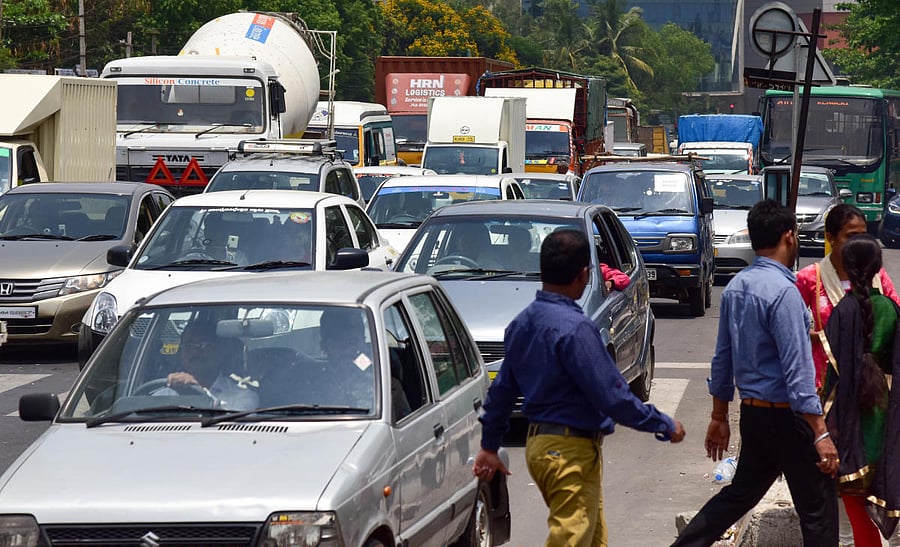Traffic chokes in Yelahanka as supporters of BJP leader S R Vishwanath gather as he arrives to file his papers on Thursday. (DH Photo/B H Shivakumar)