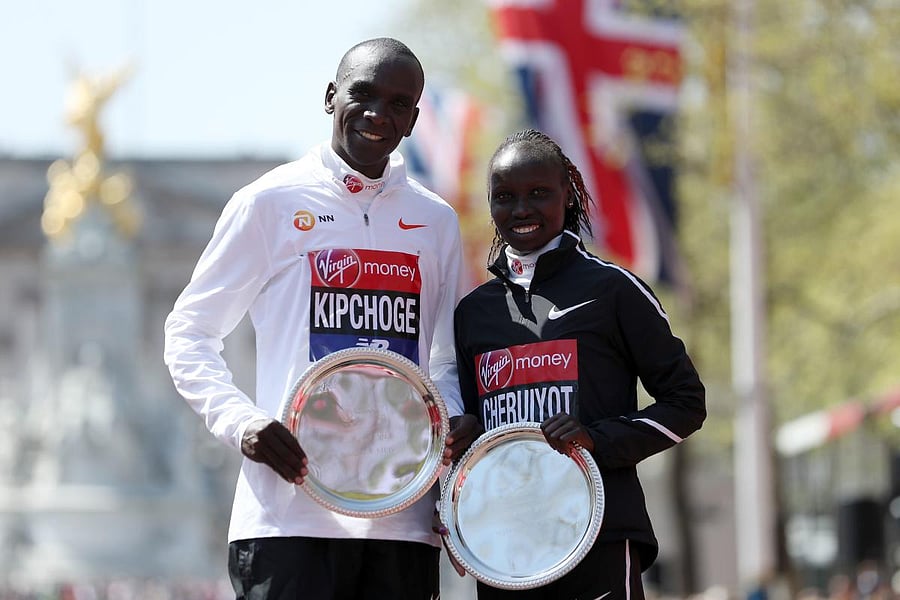 Eluid Kipchoge (left) and Vivian Cheruiyot