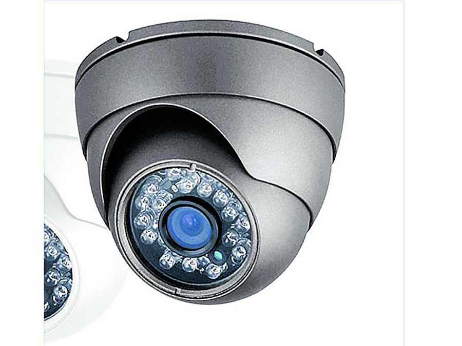 The incident, caught on CCTV, took place at the Adyar branch of Indian Bank around noon when Yadav, wearing a helmet, barged into the manager's room and pointed his gun at him and robbed Rs 6 lakh. Representational Image