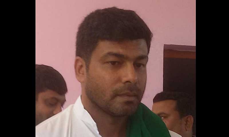 Darshan is the son of Karnataka Rajya Raitha Sangha leader and Melukote legislator K S Puttannaiah, who passed away all of a sudden in February. File photo