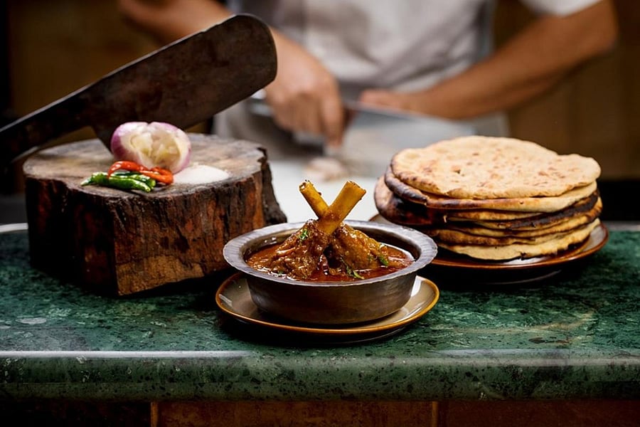 Gosht nihari with Khamiri roti.
