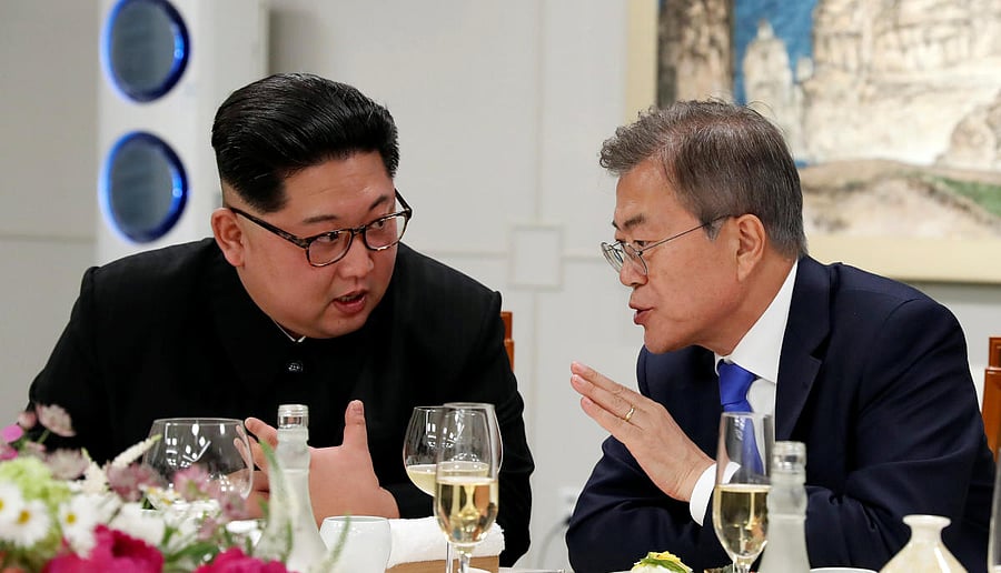 South Korean President Moon Jae-in and North Korean leader Kim Jong Un attend a banquet on the Peace House at the truce village of Panmunjom inside the demilitarized zone separating the two Koreas, South Korea, April 27, 2018. Reuters