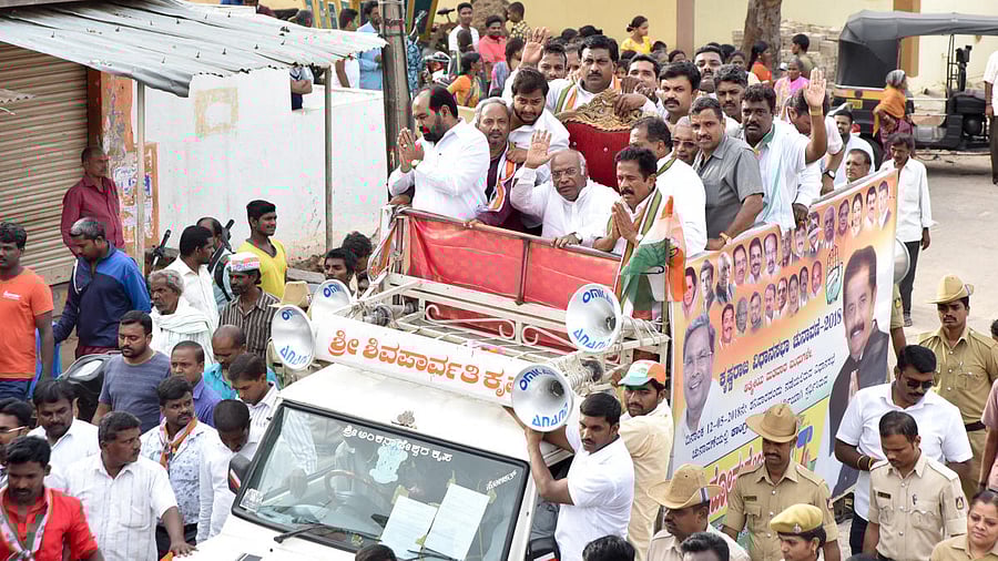Congress leader Mallikarjuna Kharge takes out roadshow at Ashokapuram, in Mysuru, on Sunday.