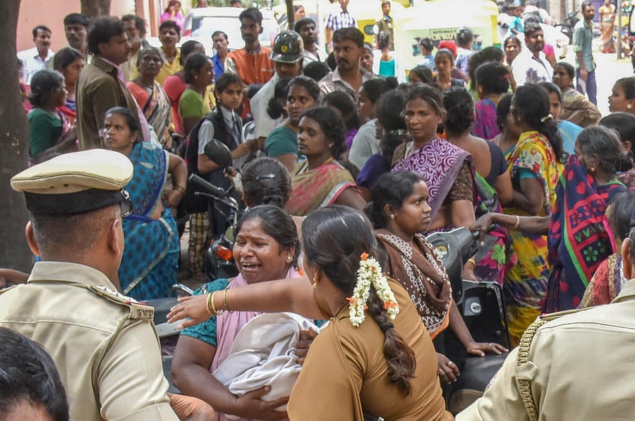 Police officers disperse family members and relatives of those arrested in the Chamrajpet lynching case on Thursday. DH PHOTO/SK DINESH