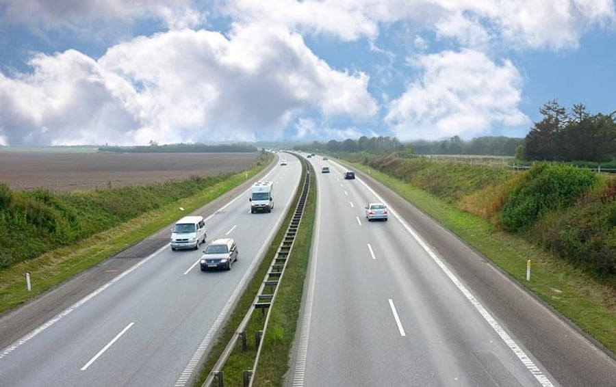 The government will use green technology to build half of the total road length to be constructed with support from the World Bank.