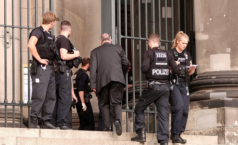 Police in front of the Berliner Dom after a German policeman shot a man at the Berlin Cathedral, German media reported in Berlin. REUTERS Photo