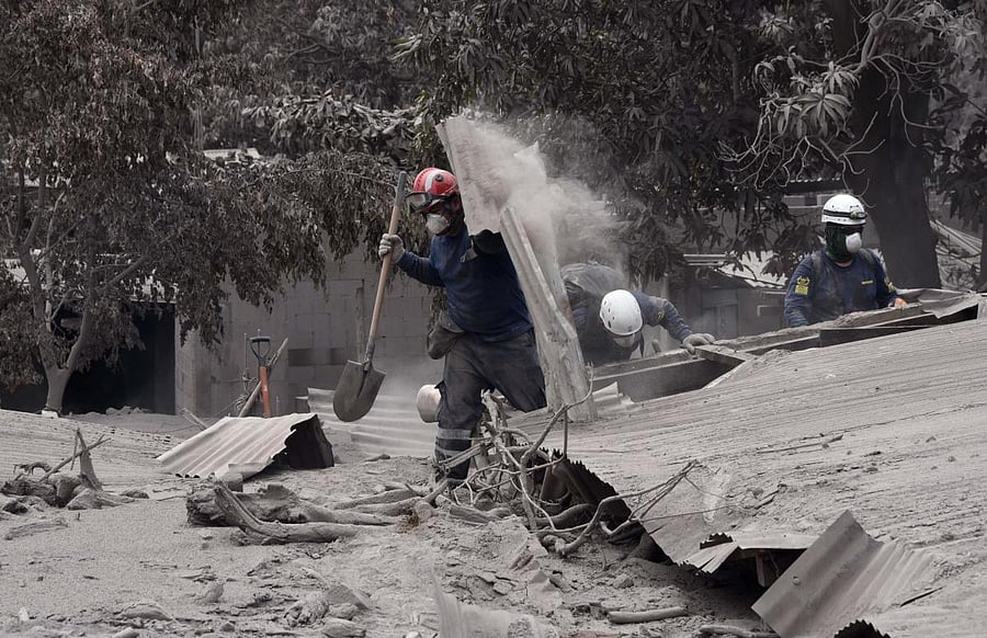 Rescuers search for victims of the Fuego Volcano in the ash-covered village of San Miguel Los Lotes, in Escuintla Department, about 35 km southwest of Guatemala City, on June 5, 2018. AFP photo