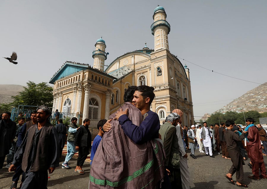 Afghans greet each other outside the Shah-e Doh Shamshira Mosque, on the first day of Eid al-Fitr, which marks the end of the holy month of Ramadan, in Kabul, Afghanistan. (Reuters Photo)