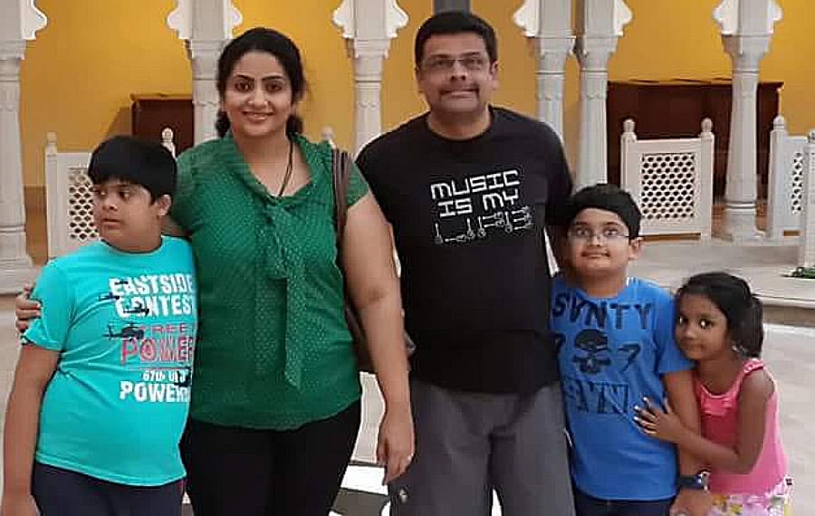 Family photo of Sahana with her husband Ganesh and children Raghavendra, Siddharth and Sakshi.