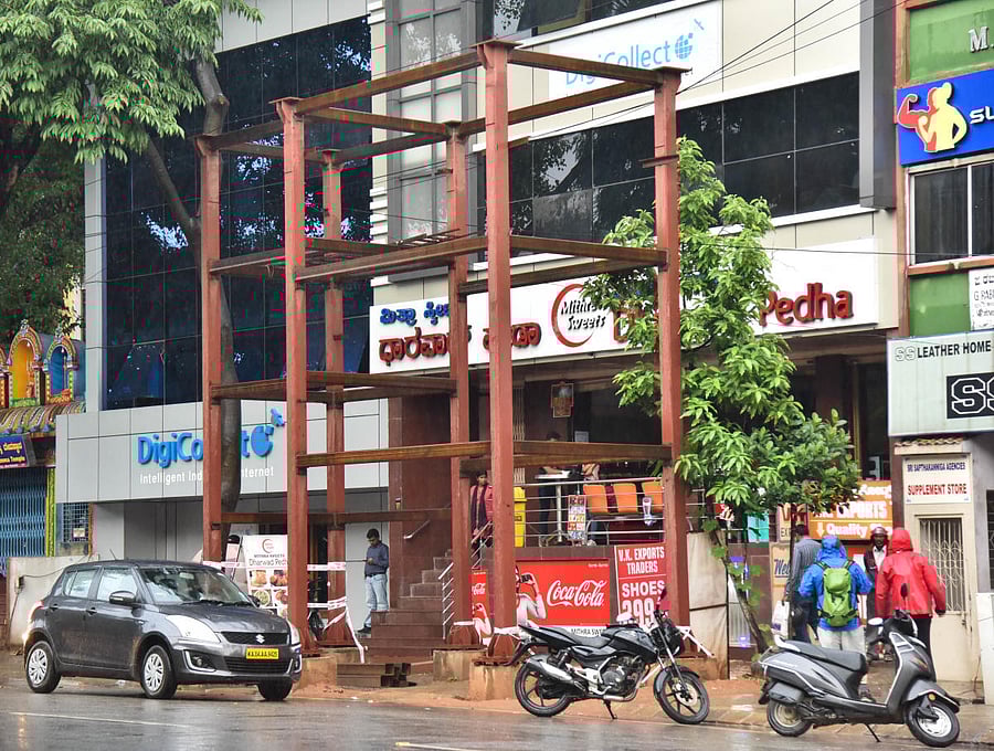 The beams and columns installed for the proposed skywalk near the KanteeravaStadium in Bengaluru on Saturday. DH PHOTO BY JANARDHAN B K
