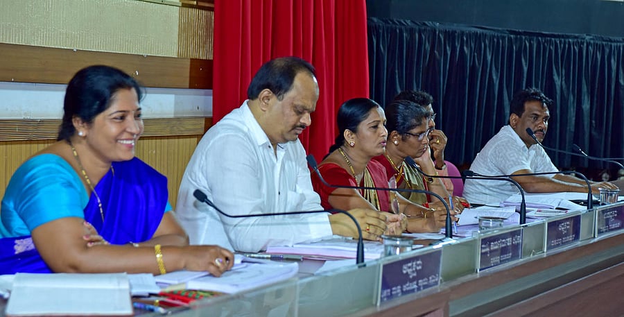Zilla Panchayat President Meenakshi SHanthigodu speaks at a meeting in Mangaluru on Monday.