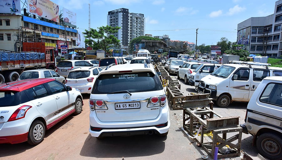 Domestic car sales were up 34.21 per cent to 1,83,885 units as against 1,37,012 units in June 2017, according to data released by the Society of Indian Automobile Manufacturers (SIAM). (DH file photo)