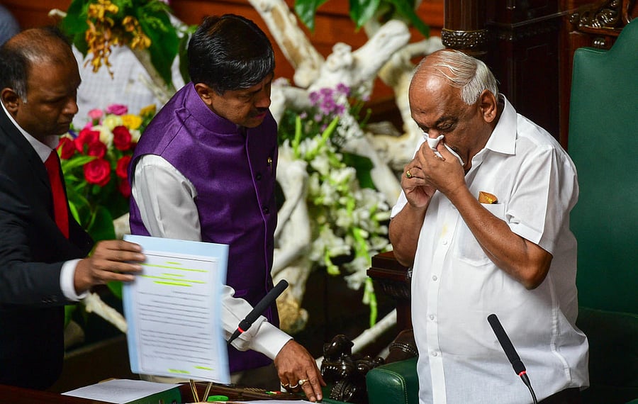 Speaker K R Ramesh Kumar turns emotional while paying tributes to former minister B A Moideen. DH Photo