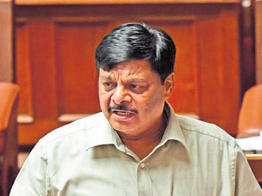 Former minister H C Mahadevappa, who lost the recent Assembly elections against JD(S) candidate M Ashvin Kumar from T Narasipur Assembly segment, clarified that he will not quit the Congress and join the BJP. Mahadevappa also blamed BJP and a section of the media for spreading false news.