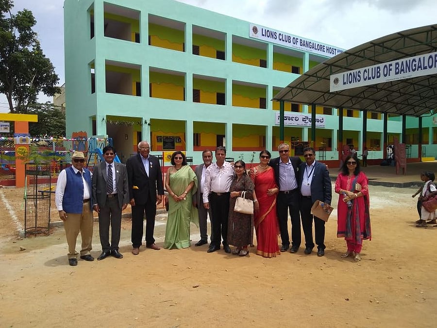 (From left) Members of Lions Club of Bangalore Host Sanjay, Gangigati, Capt Siva Subramanyam, Manjul Gupta, Sushil Gupta, Jawani, Divya, Neha, Madan, Arun and Jayashree.